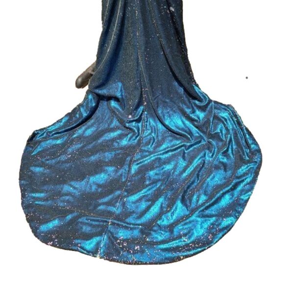 Kevan Hall iridescent sequin gown with train - Picture 6 of 16